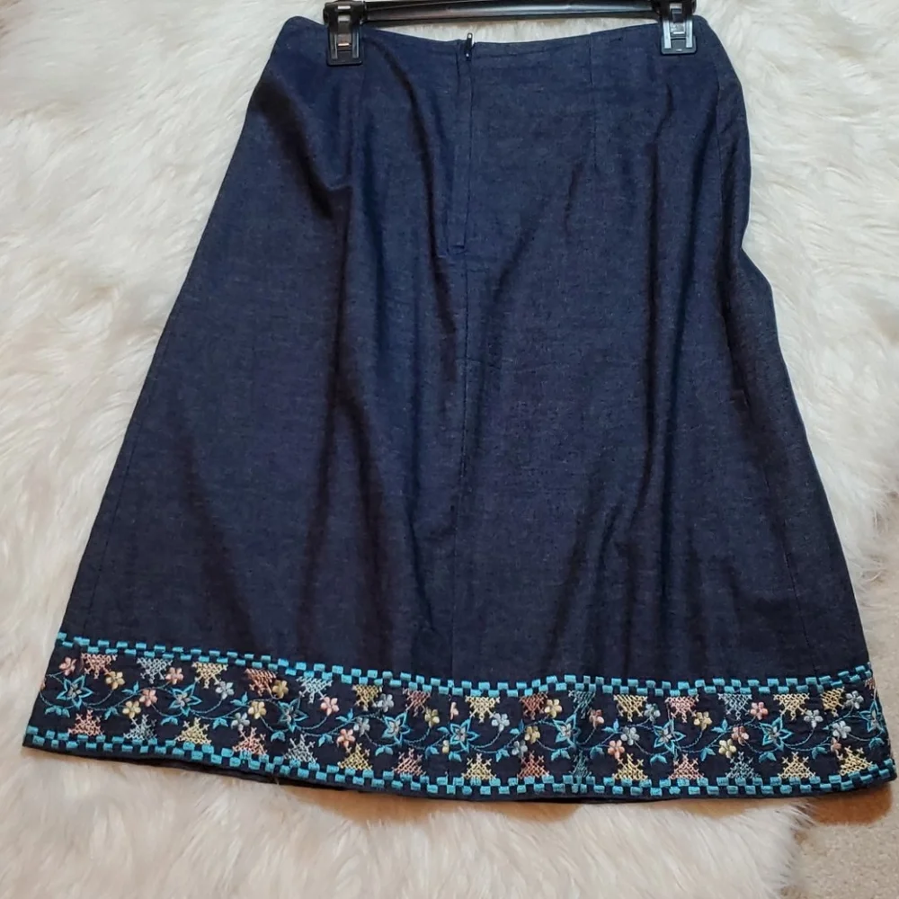 Vintage denim skirt pleats and embroidery blue and teal size 4
